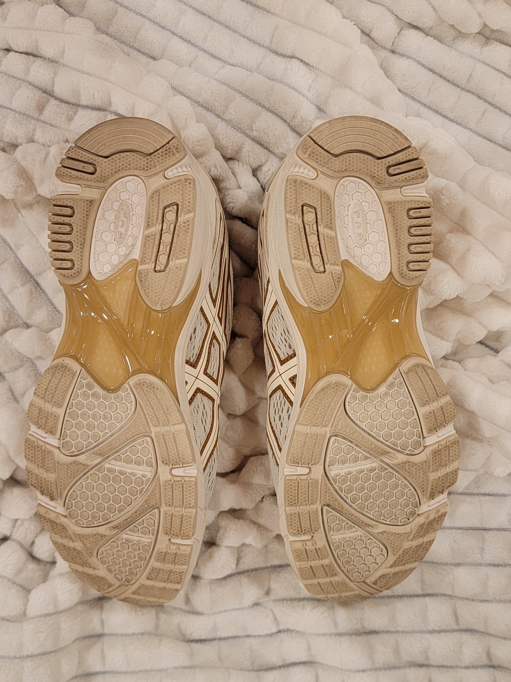 ASICS DS Trainer- Women's Neutral Running Shoes - Cream with Gold Accents - Picture 5 of 6